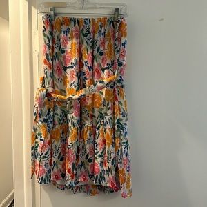 AQUA strapless mini dress. Size S. Pretty floral print. Belt to tie at waist.